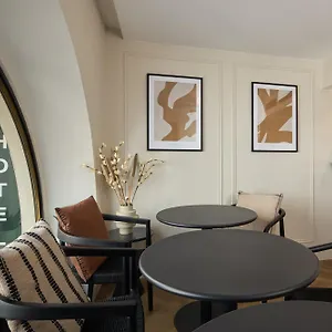 **** Hotel Elysee Secret France